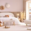 Fauteuil scandinave en tissu effet laine bouclée blanc et bois clair YUMI