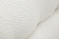 Fauteuil scandinave en tissu effet laine bouclée blanc et bois clair YUMI