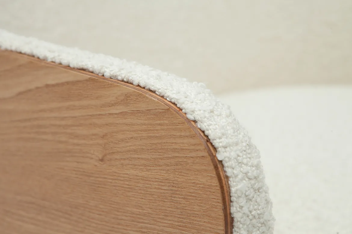 Fauteuil scandinave en tissu effet laine bouclée blanc cassé et bois clair VALMY