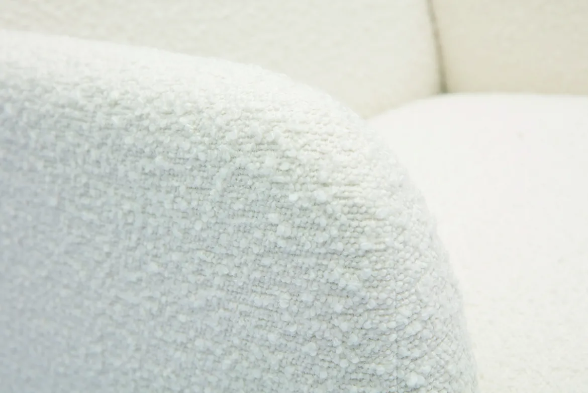 Fauteuil scandinave en tissu effet laine bouclée blanc cassé et bois clair ISKO