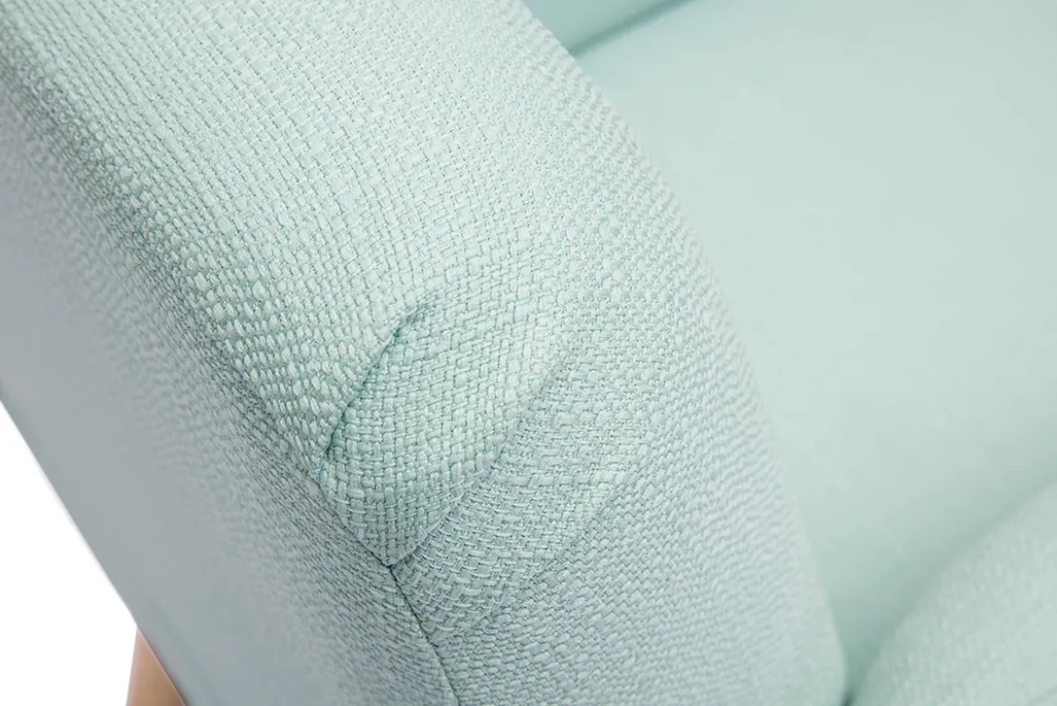 Fauteuil scandinave en tissu menthe à l'eau et bois clair ISKO