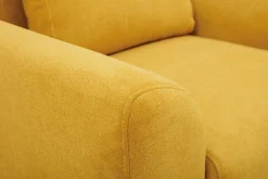Fauteuil scandinave en tissu effet velours jaune moutarde et bois clair EKTOR