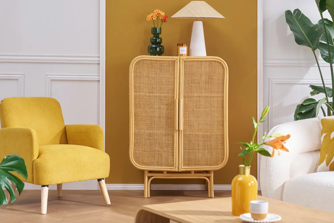 Fauteuil scandinave en tissu effet velours jaune moutarde et bois clair ISKO