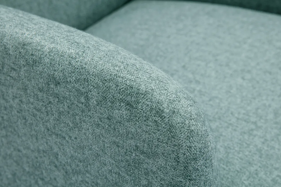 Fauteuil scandinave en tissu vert de gris et bois clair ISKO