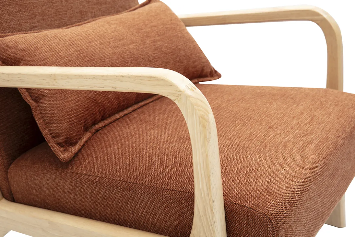Fauteuil scandinave en tissu effet velours terre brûlée et bois clair massif DERRY