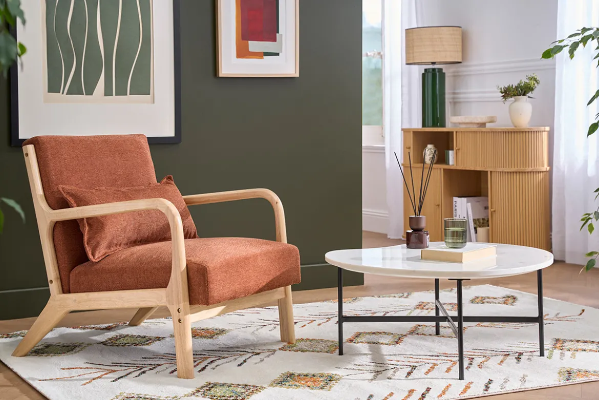 Fauteuil scandinave en tissu effet velours terre brûlée et bois clair massif DERRY
