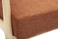 Fauteuil scandinave en tissu effet velours terre brûlée et bois clair massif DERRY