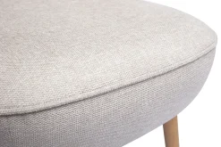 Fauteuil scandinave en tissu effet velours texturé beige et bois clair AMANITA