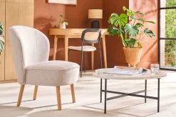 Fauteuil scandinave en tissu effet velours texturé beige et bois clair AMANITA