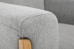 Fauteuil scandinave en tissu gris et bois clair FJORD