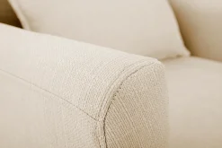 Fauteuil scandinave en tissu beige et bois clair KATE