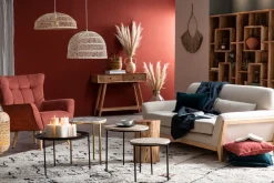 Fauteuil scandinave en tissu effet velours texturé terracotta et bois clair AVERY