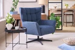 Fauteuil scandinave pivotant en tissu effet velours texturé bleu foncé et métal AVERY