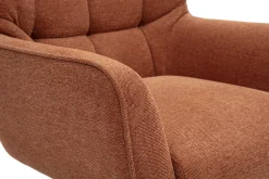 Fauteuil scandinave pivotant en tissu effet velours texturé terre brûlée et métal AVERY