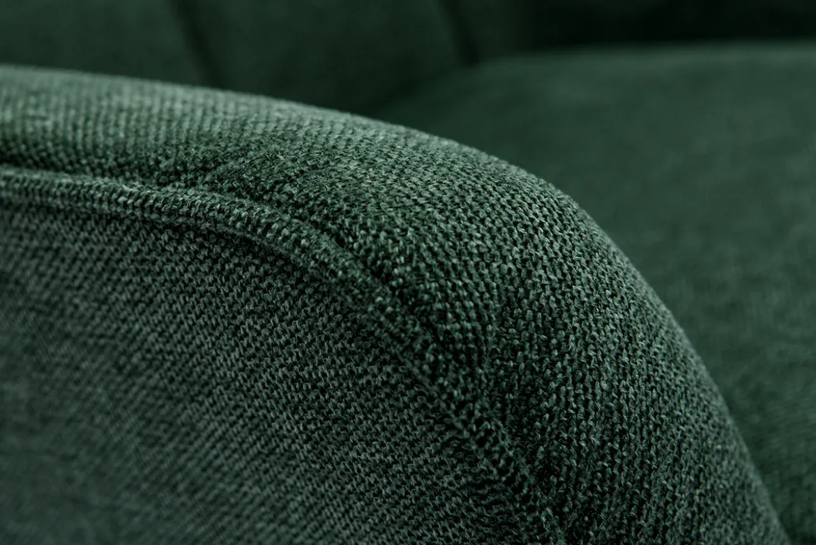Fauteuil scandinave tissu effet velours texturé vert foncé et bois clair AVERY