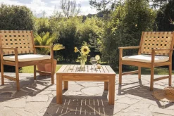 Fauteuils de jardin en bois massif avec coussin blanc et sangles beiges (lot de 2) SANTANA