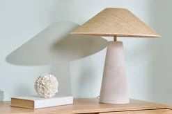 Lampe à poser blanche en céramique et abat-jour en rabane H47 cm JUNI