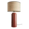 Lampe à poser en céramique émaillée terracotta et abat-jour en raphia naturel H64 cm MAJES