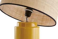 Lampe à poser en céramique émaillée jaune et abat-jour en raphia naturel H64 cm MAJES