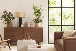 Lampe à poser en céramique émaillée noire et abat-jour en raphia naturel H64 cm MAJES