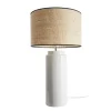 Lampe à poser en céramique émaillée blanche et abat-jour en raphia naturel H64 cm MAJES
