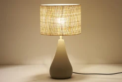 Lampe à poser taupe en céramique mate et abat-jour en raphia H49 cm PYRUS