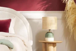 Lampe à poser verte en céramique et abat-jour en rabane H35 cm PIEGA