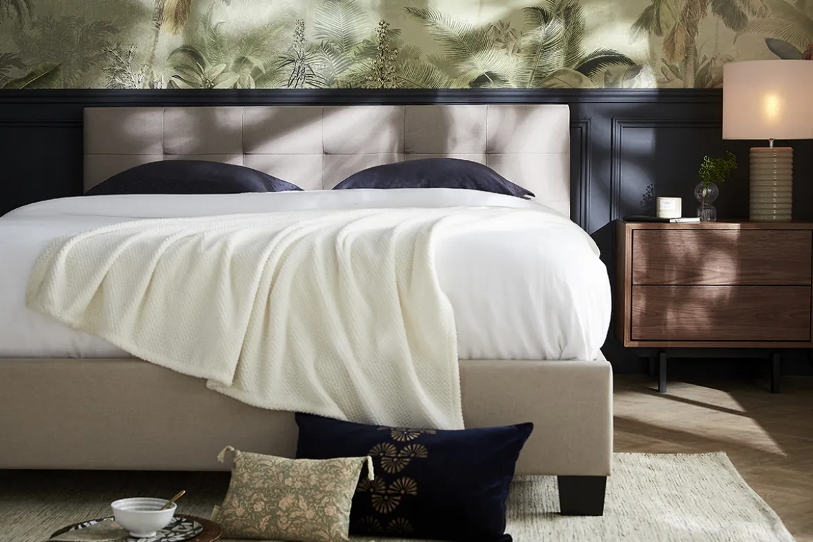 Lit 2 places 160x200 cm en tissu lin beige capitonné MARQUISE