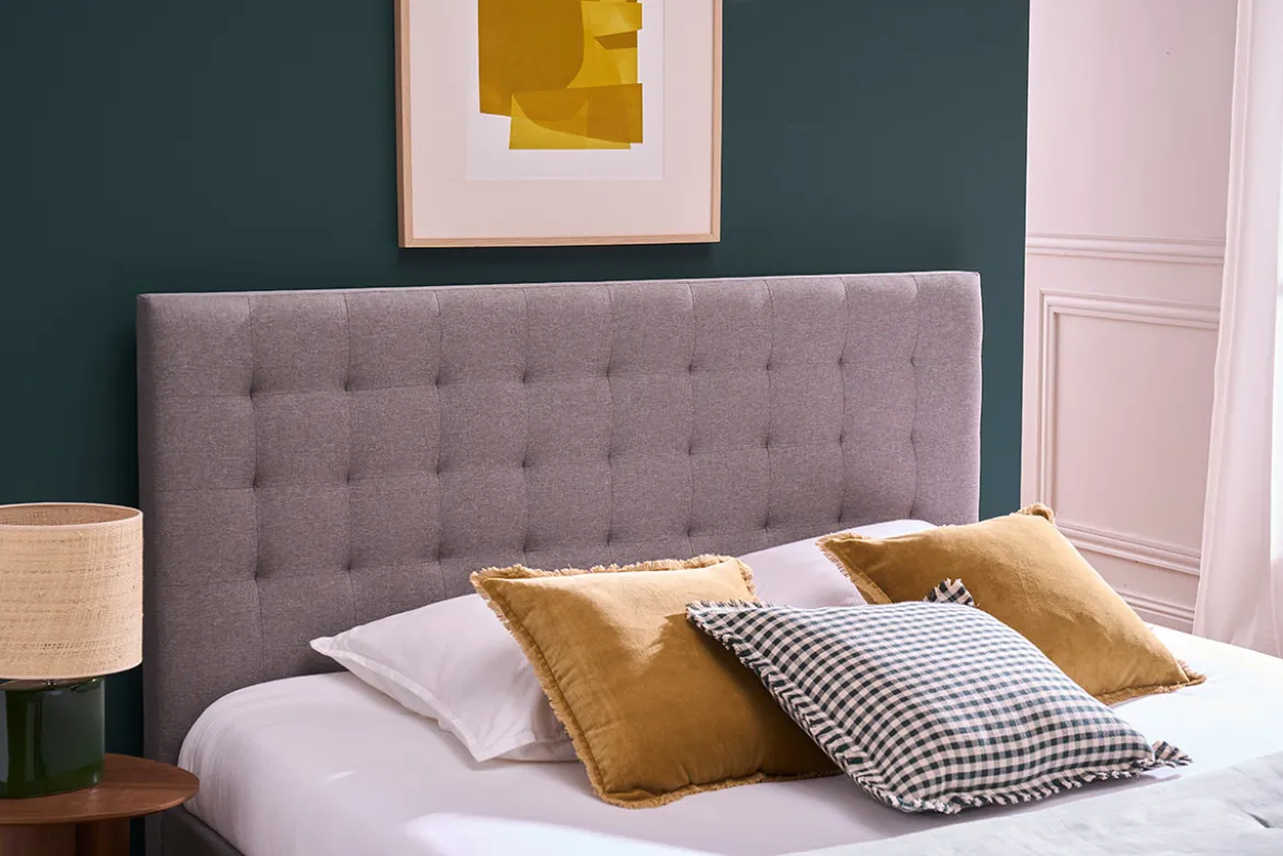 Lit 2 places 160x200 en tissu gris clair capitonné DANAE