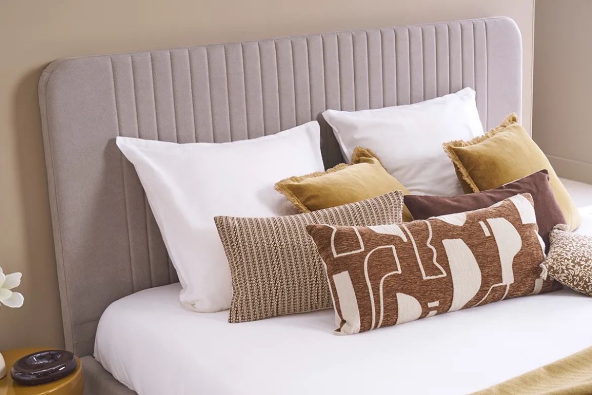 Lit 2 places 160x200 en tissu texturé taupe LINDSAY