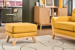 Pouf repose-pieds déhoussable scandinave en tissu effet velours jaune moutarde et bois clair OSLO