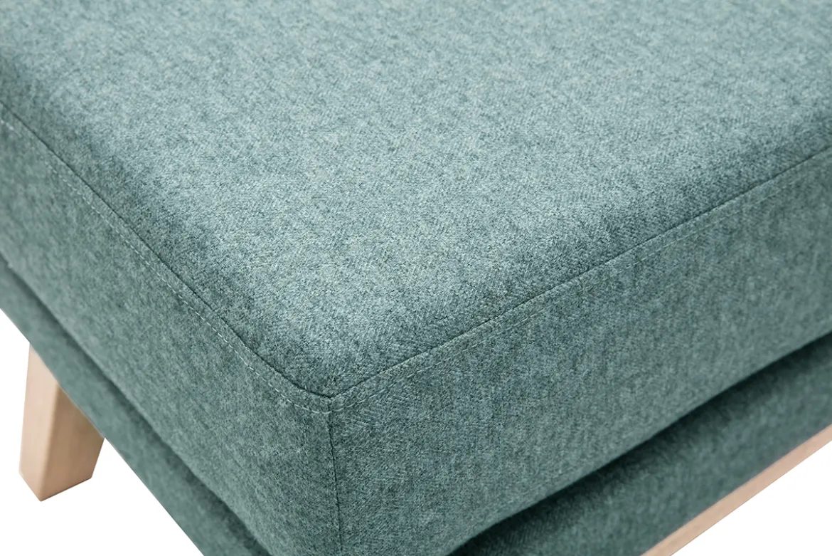 Pouf repose-pieds déhoussable scandinave en tissu vert de gris et bois clair OSLO