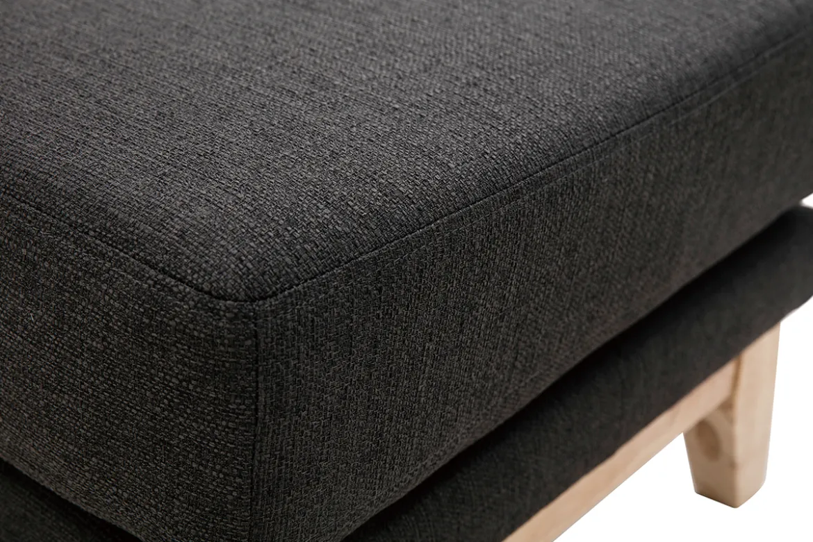 Pouf repose-pieds déhoussable scandinave en tissu gris foncé et bois clair OSLO