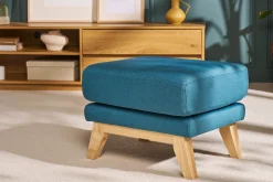 Pouf repose-pieds déhoussable scandinave en tissu bleu canard et bois clair OSLO