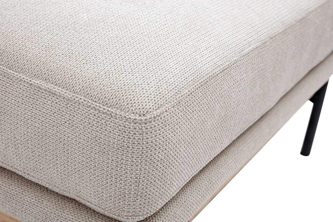 Pouf repose pieds en tissu chenille beige et métal noir TODD
