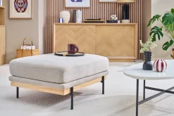 Pouf repose pieds en tissu chenille beige et métal noir TODD