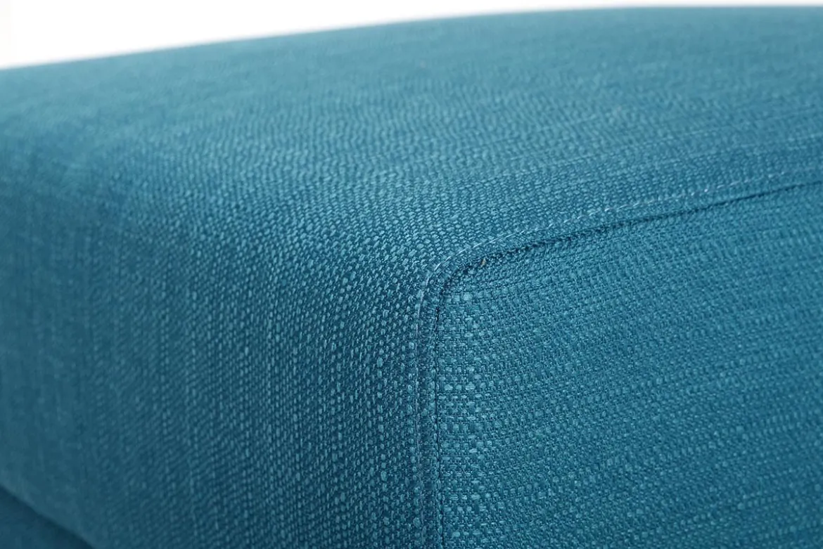 Pouf repose-pieds scandinave en tissu bleu canard et bois clair ULLA