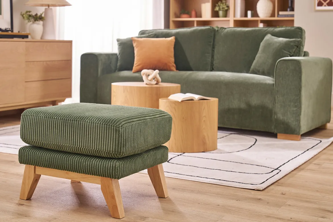 Pouf repose-pieds scandinave en tissu velours côtelé vert kaki et bois clair OSLO