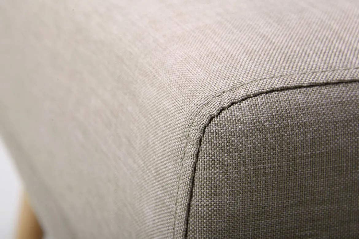 Pouf repose-pieds scandinave en tissu beige et bois clair ULLA
