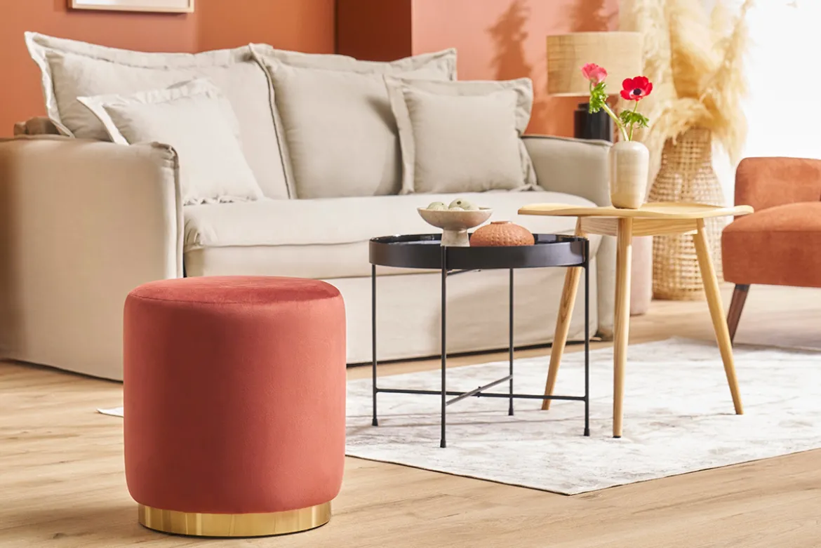Pouf rond en velours rouge tomette et métal doré D40 cm AMAYA