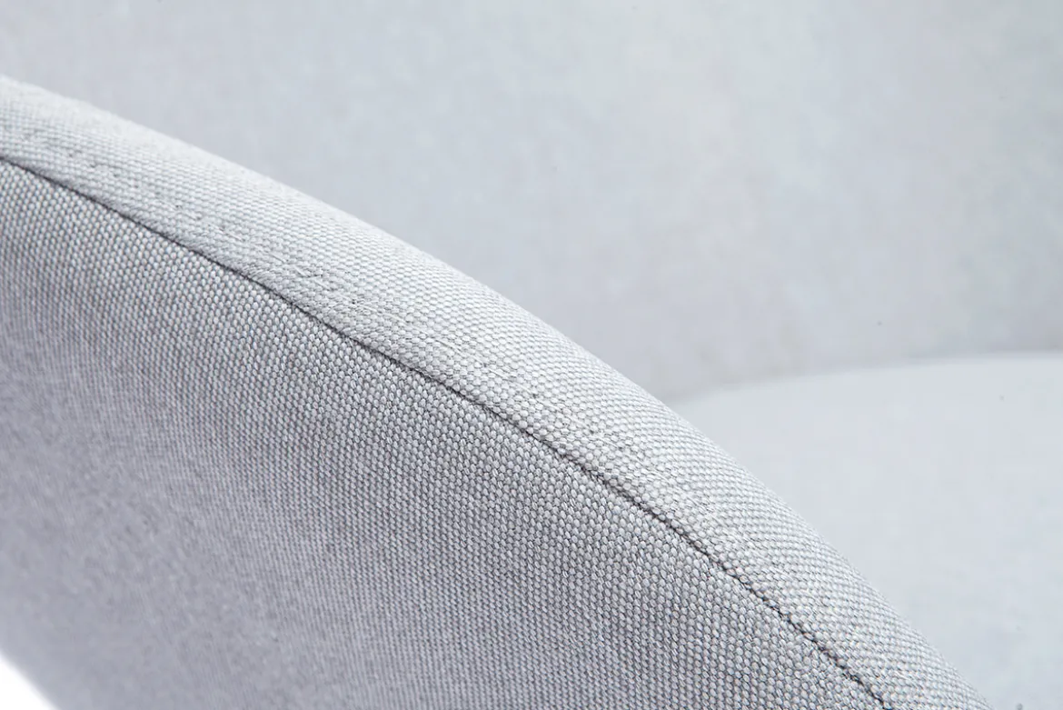 Rocking chair scandinave en tissu gris, métal noir et bois clair JHENE