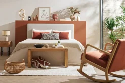 Rocking chair scandinave en tissu effet velours terre brûlée et bois clair massif DERRY