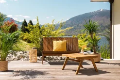 Salon de jardin banc 2 places et table basse en bois massif TIDAK