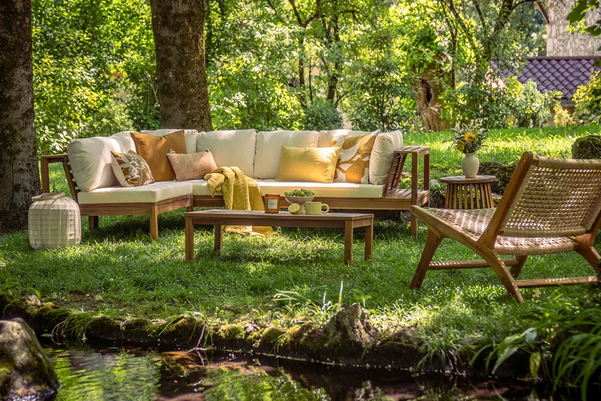 Salon de jardin d'angle 6 places en bois massif avec coussins déhoussables beige naturel BELIZE
