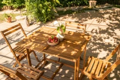 Set d'une table extensible avec rangements et de 4 chaises pliantes en bois massif CARMEN