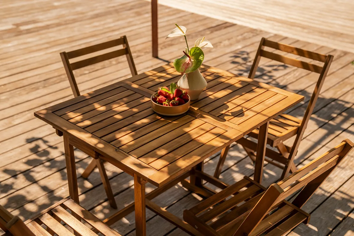 Set d'une table extensible avec rangements et de 4 chaises pliantes en bois massif CARMEN