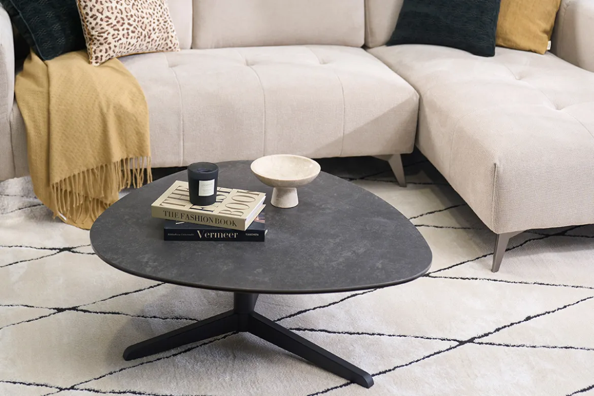 Table basse design en céramique noire et métal L100 cm LEWA
