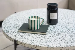 Table basse ronde design en terrazzo et métal noir D81 cm MEZZO