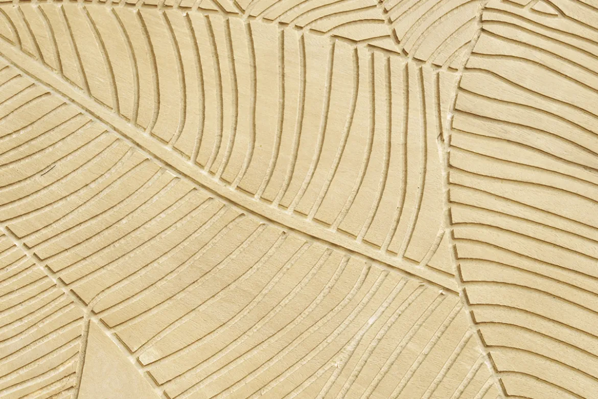 Table basse ronde gravée bois manguier massif et métal noir D80 cm VIBES