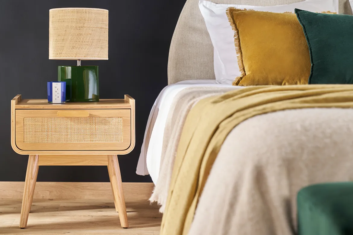 Table de chevet avec tiroir en bois clair frêne et cannage rotin ATHÈNE
